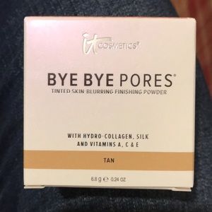 IT Cosmetics Bye Bye Pores finishing powder.